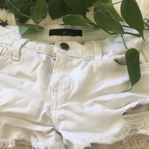 ☆ white distressed low-rise shorts ☆